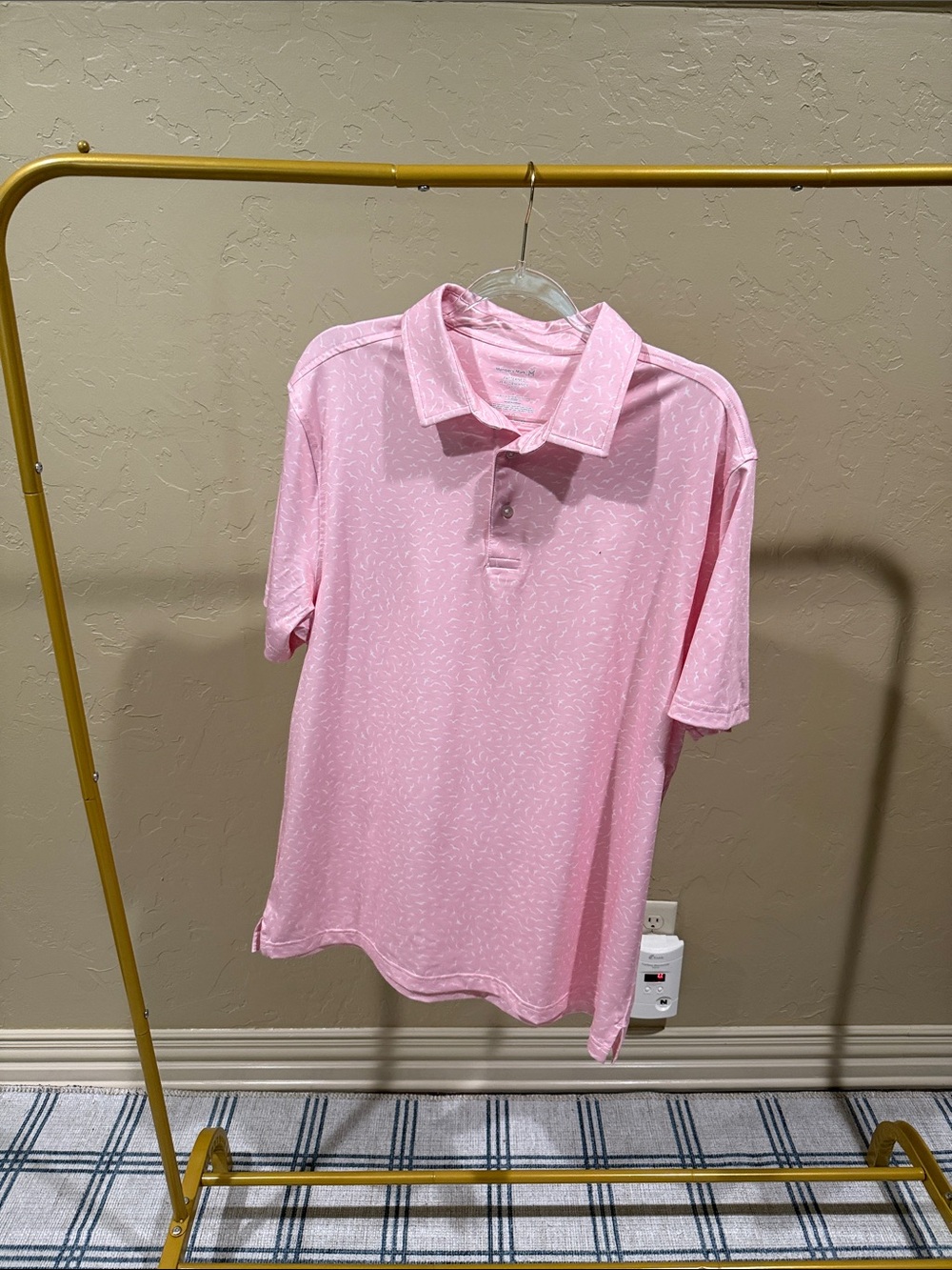 Men's Pink Short-Sleeve Polo Shirt - Classic Collared Style